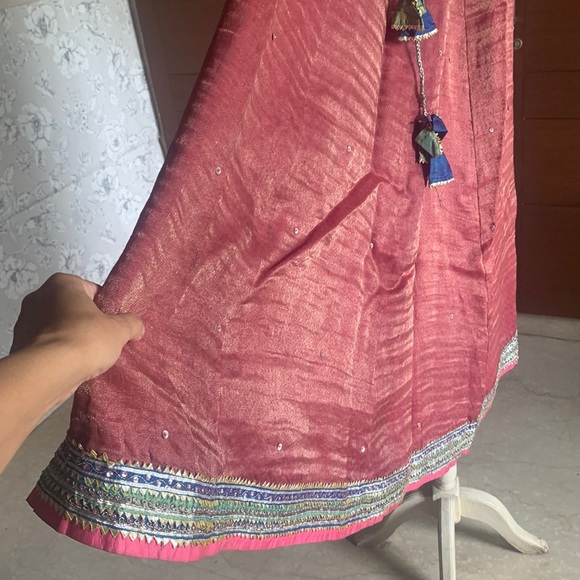 ENSEMBLE LEHENGA: Vibrant. Stands out. Choli 32-34. STUNNING DUPATTA! - Picture 13 of 17